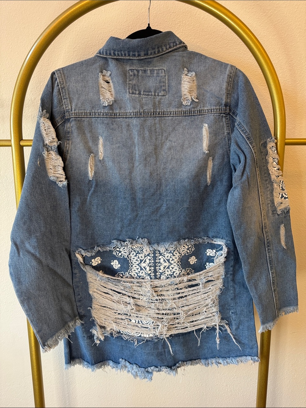Distressed Light Blue Denim Jacket - Unbranded